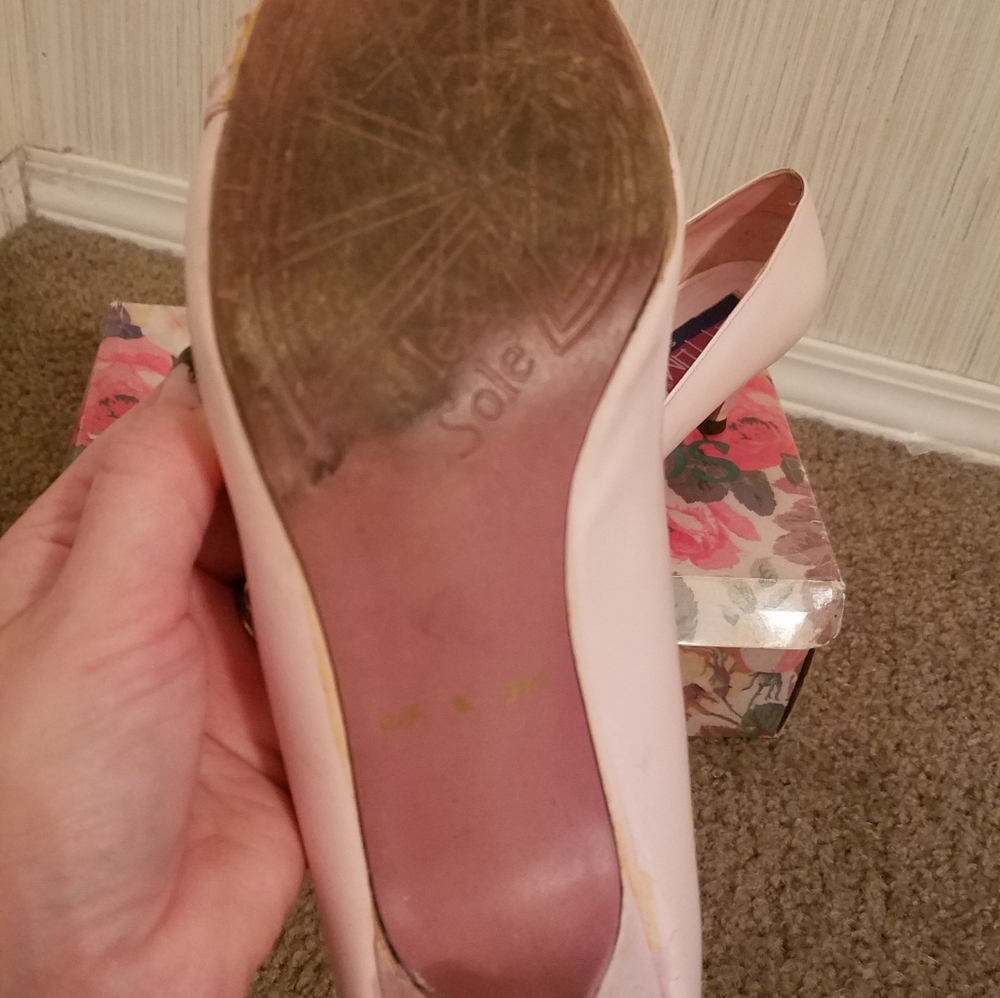 Heels - Picture 4 of 4